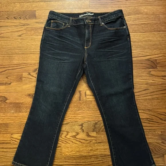 Universal Thread - Picture 2 of 5